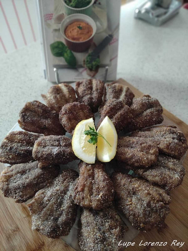 Lirios fritos con harina de millo corvo y Cachelos