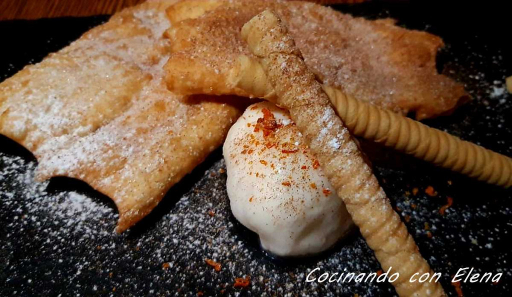 Orejas de carnaval con helado de naranja
