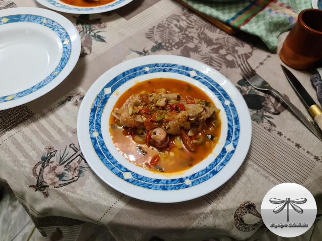 manitas de cerdo en salsa