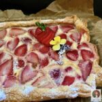 tarta de hojaldre y fresas
